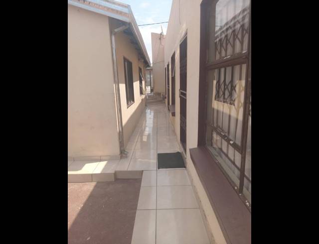 7 BEDROOM HOUSE FOR SALE IN TEMBISA CENTRAL